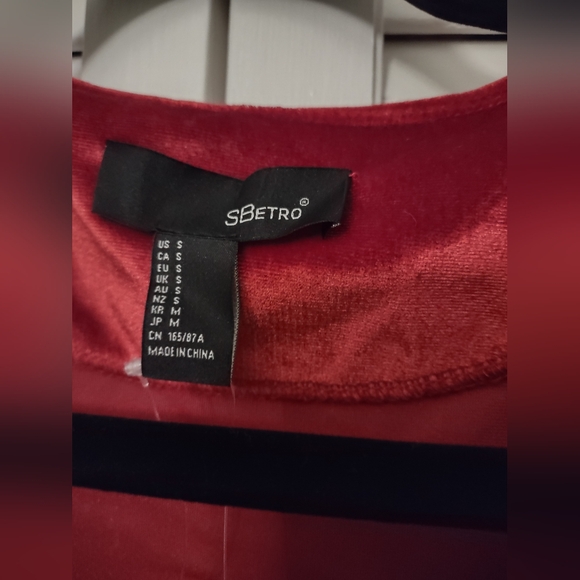 Suzanne Betro Red Crushed Velvet Dress Small Long Sleeved Loop hole buttons NWT - Picture 4 of 10